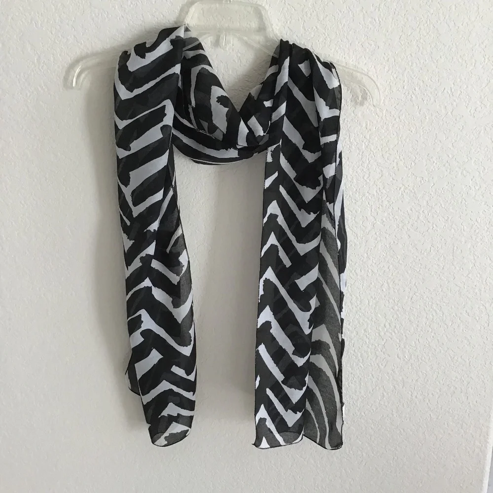 B&W STRIPED SCARF